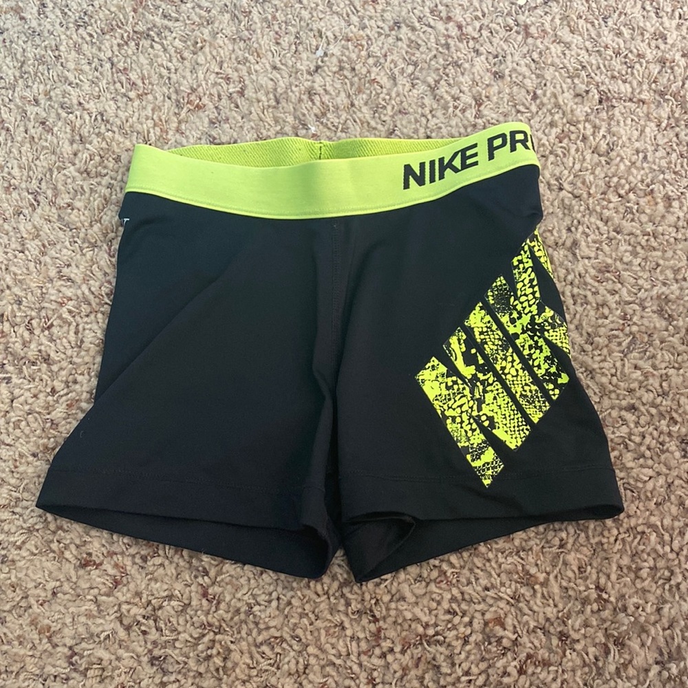 Nike pro size small
